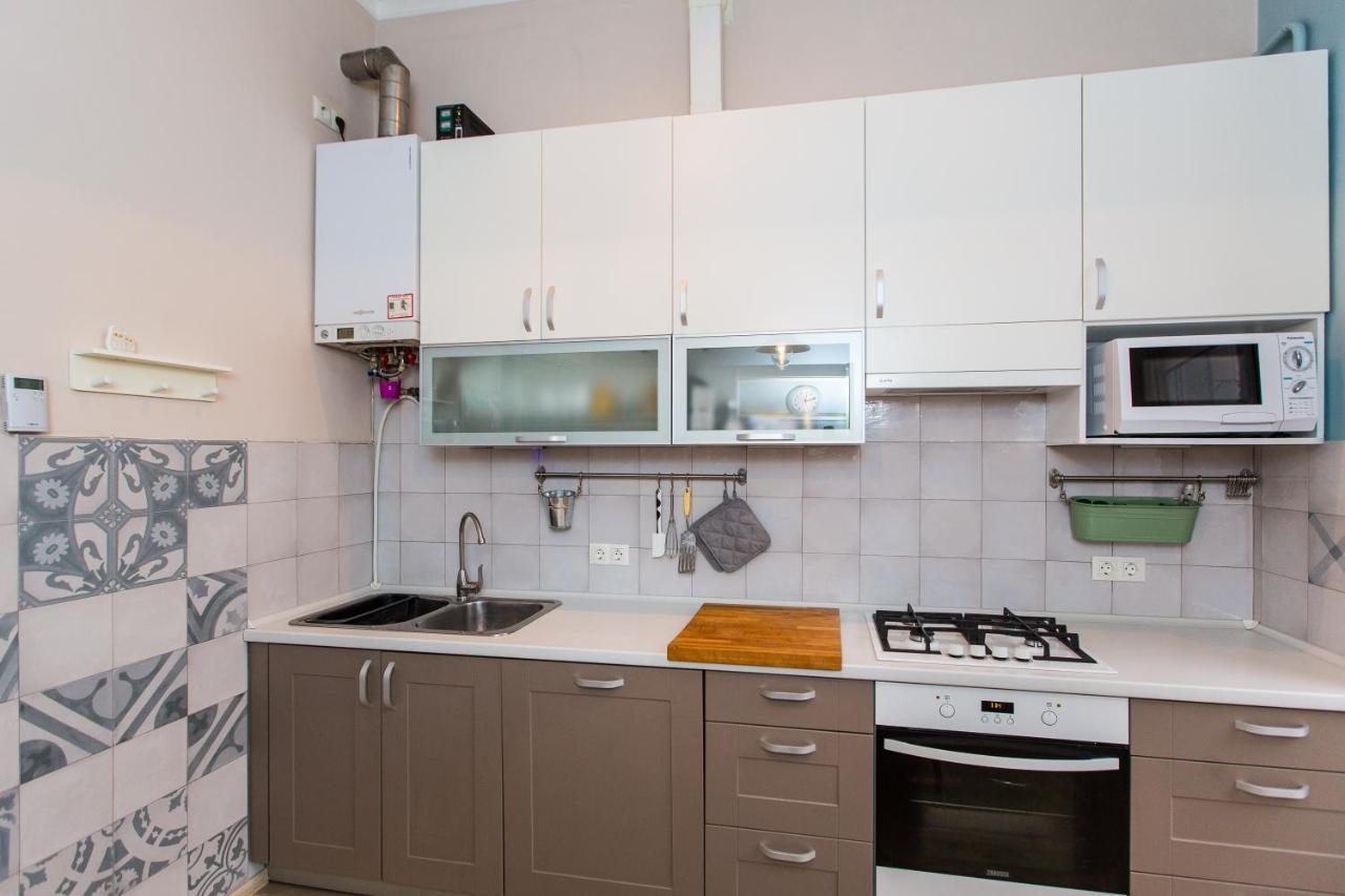 Light And Spacious Apartment On Gazova Str リヴィウ エクステリア 写真