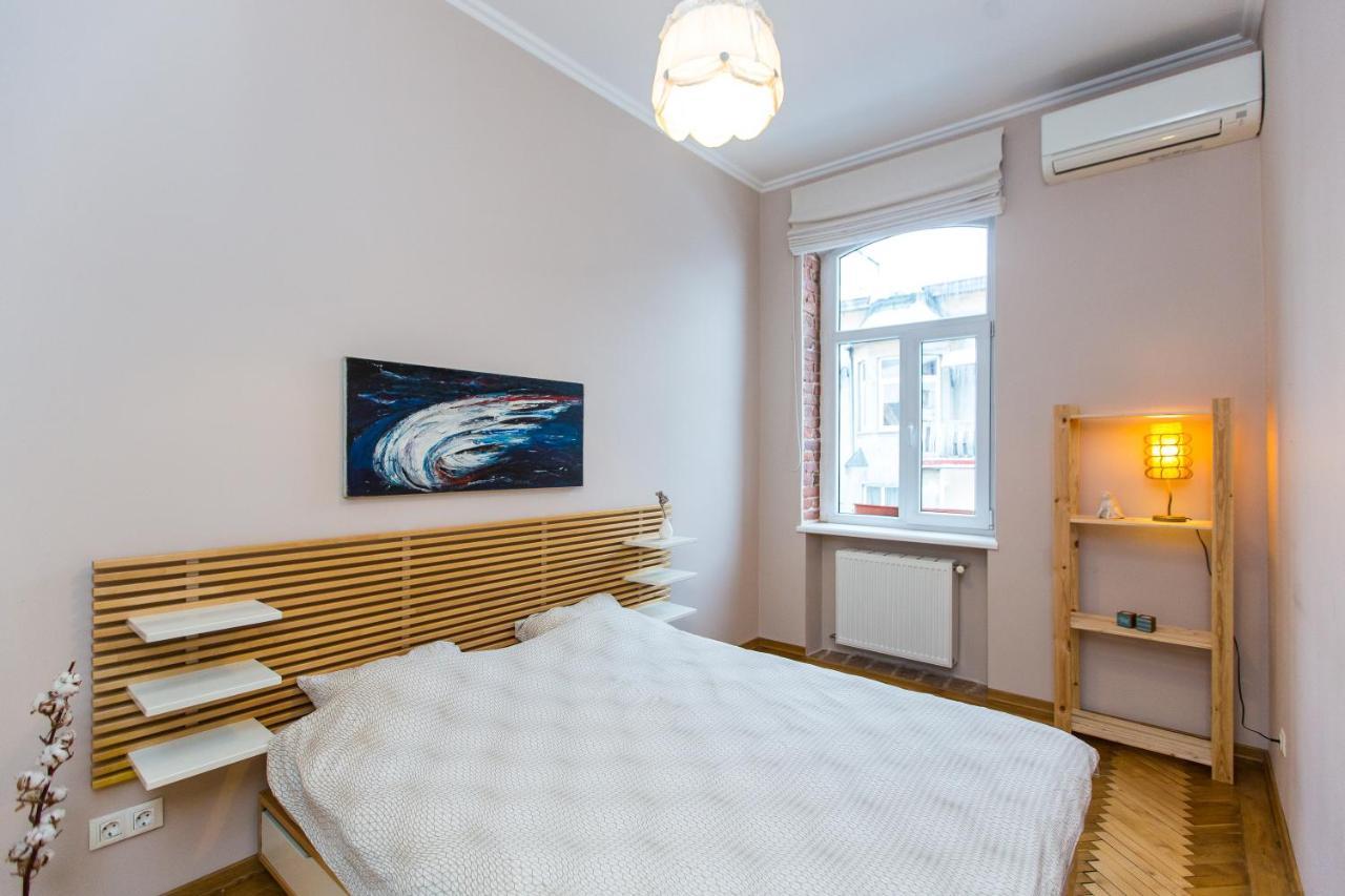 Light And Spacious Apartment On Gazova Str リヴィウ エクステリア 写真