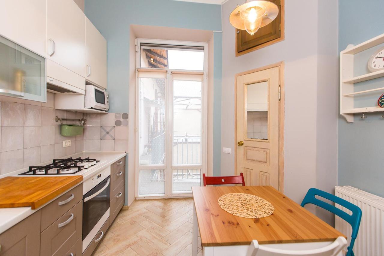 Light And Spacious Apartment On Gazova Str リヴィウ エクステリア 写真